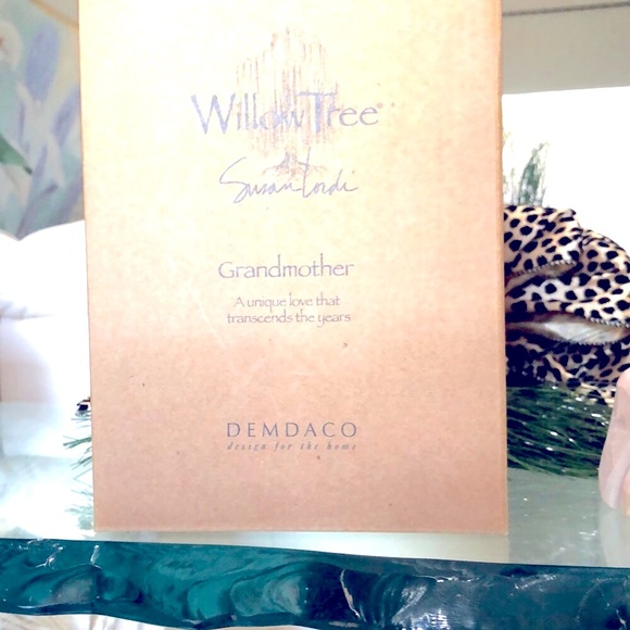 NIB WILLOW TREE Grandmother w/Baby FIGURINE - Picture 2 of 11